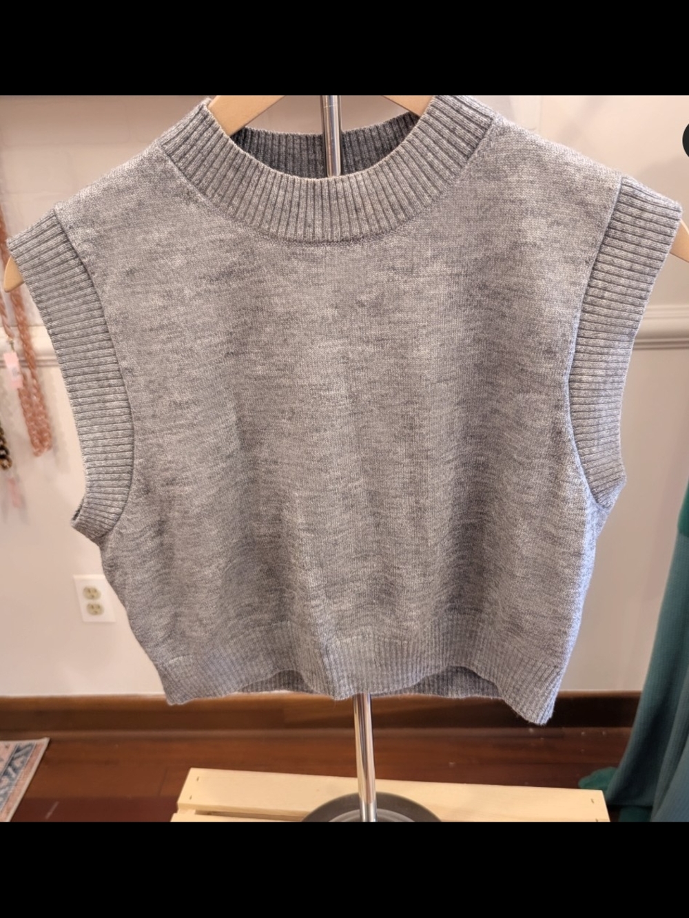 Sleeveless Knit Mock Neck Sweater Vest - Gray